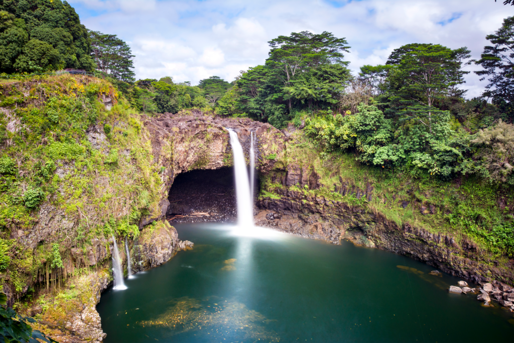 Beautiful Hawaiian seashore with dramatic sea cliffs and crystal clear blue water