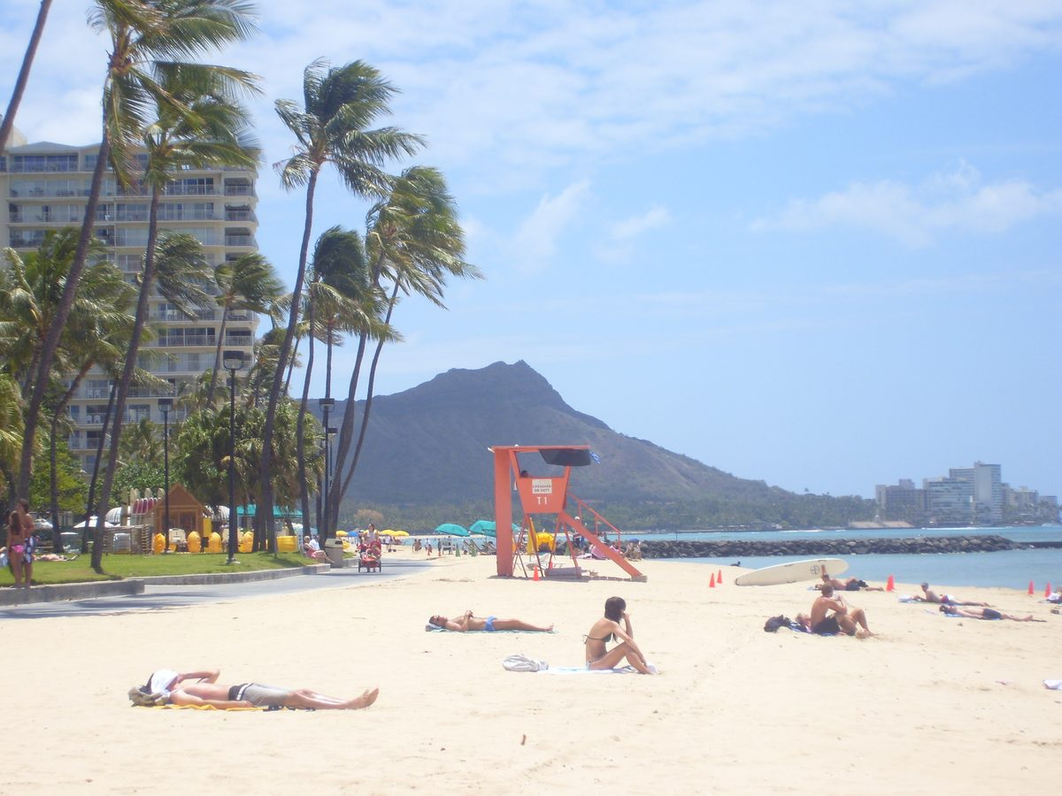 Waikiki Beach with Diamond Head crater in the background, Oahu, Hawaii